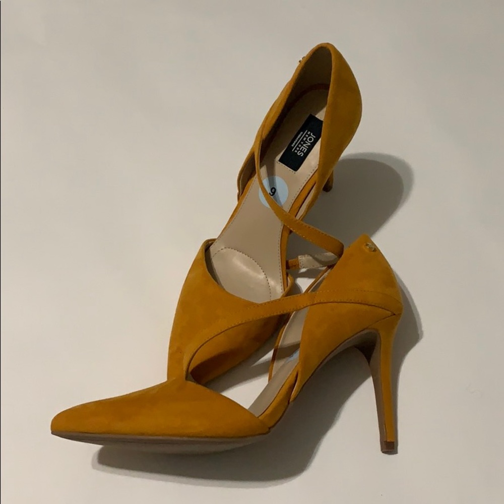 Heels by Jones New York signature